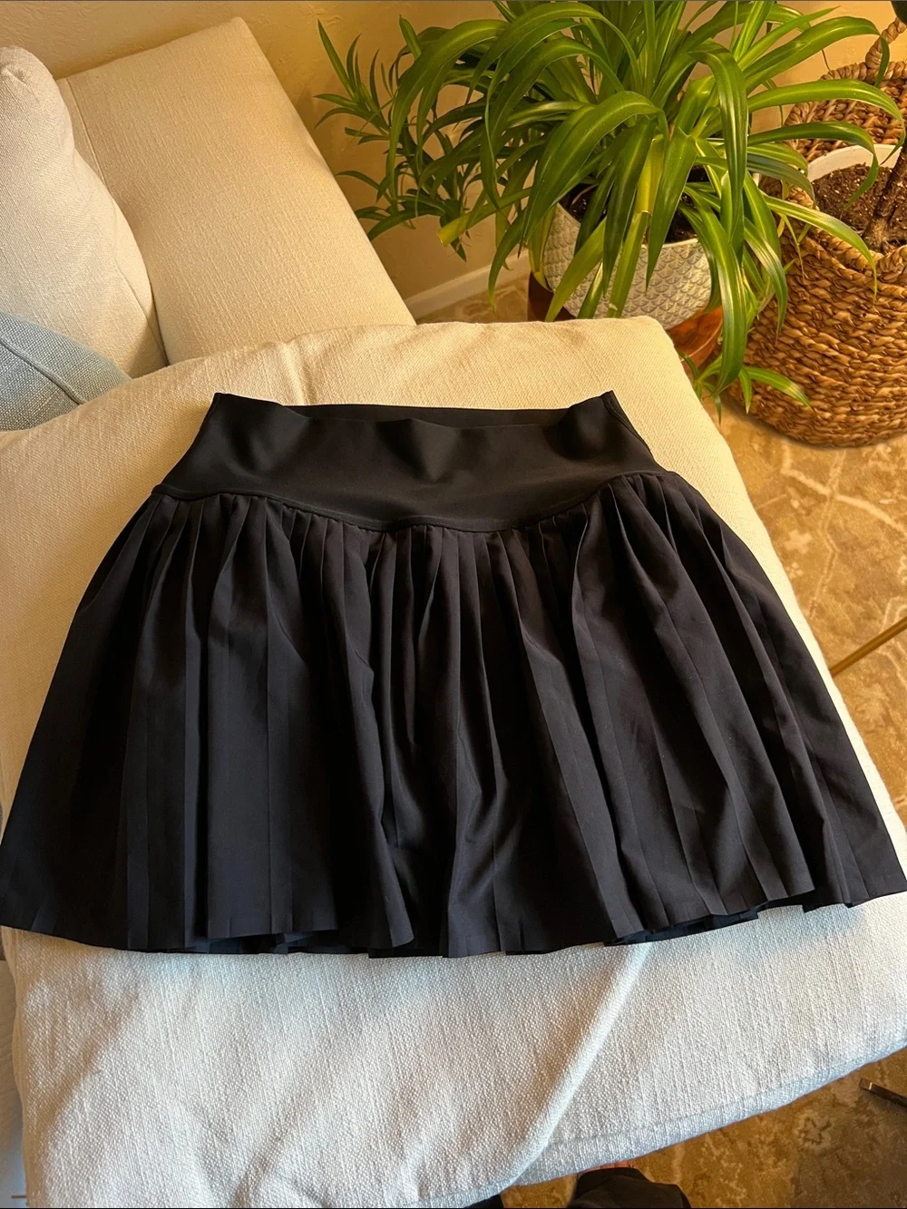 ALO Yoga Pleated Mini Skirt Skort in Black - M